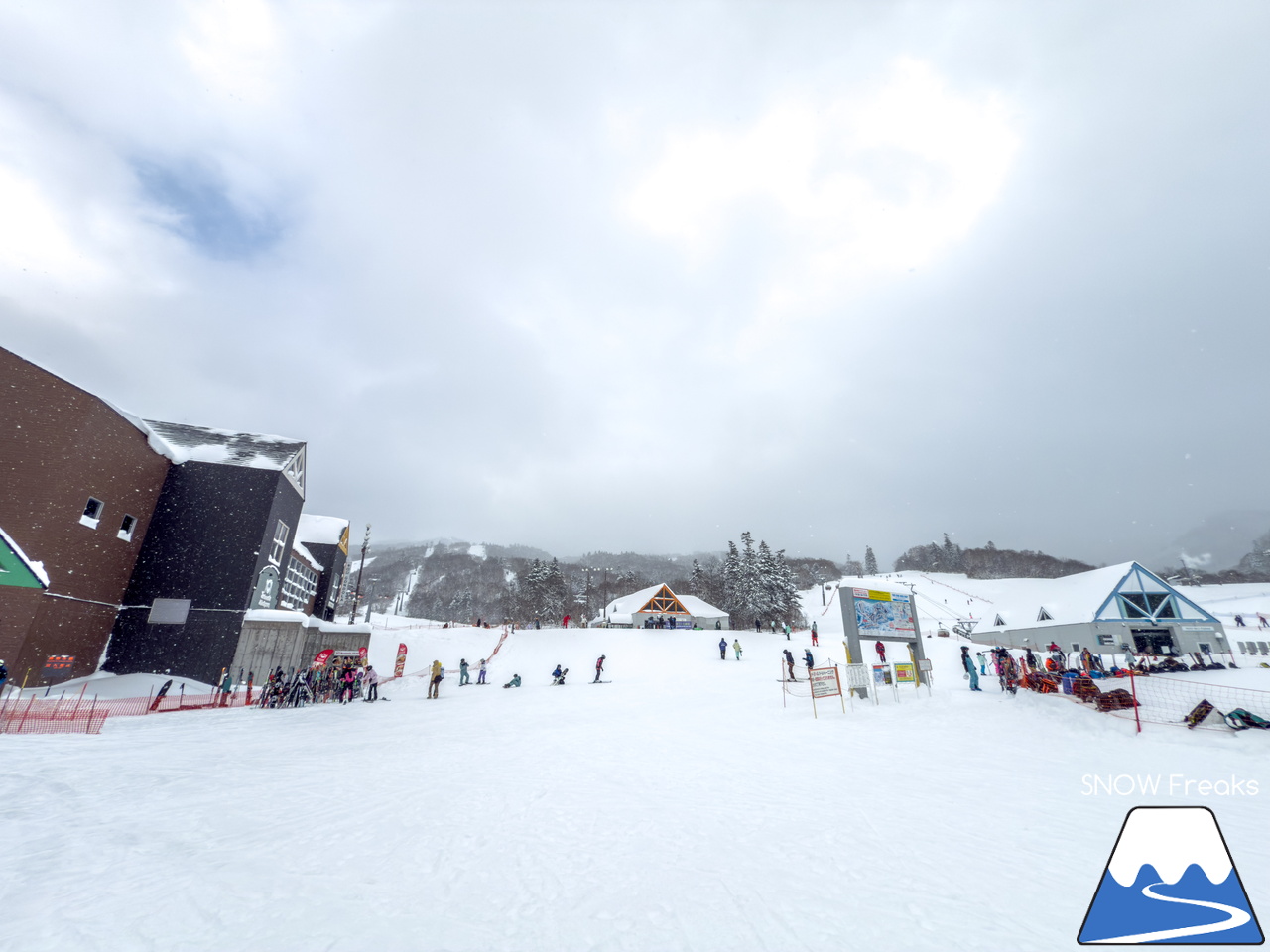 キロロリゾート｜遅ればせながら…。積雪200cmのキロロで、2025～2026 SNOW Freaks『初滑り』。今シーズンもどうぞよろしくお願いいたします！